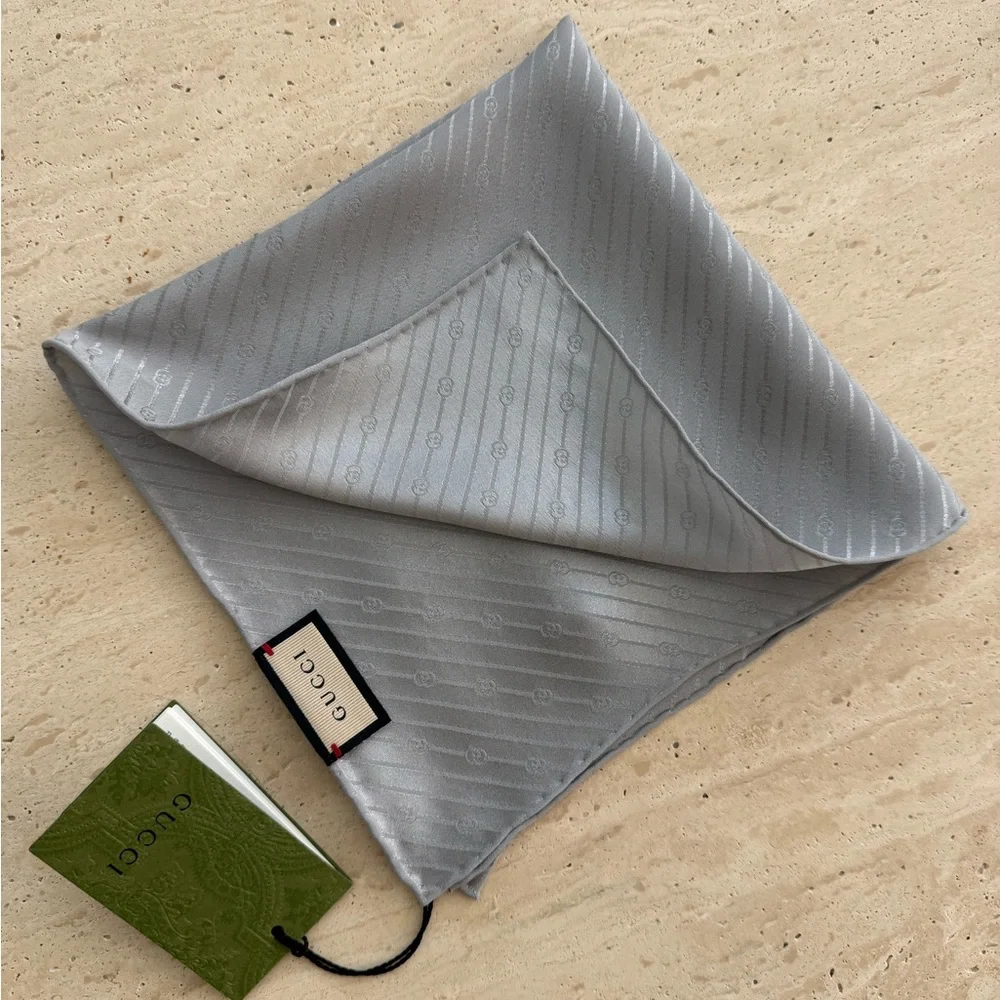 NWT GUCCI GG JACQUARD SILK GRAY SCARF